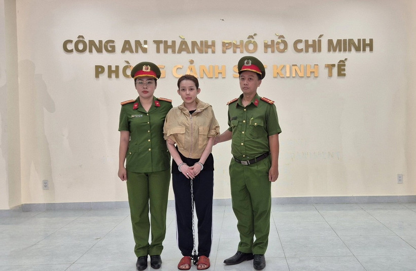 Ngân 98 bị bắt giữ. (Ảnh: Công an cung cấp)