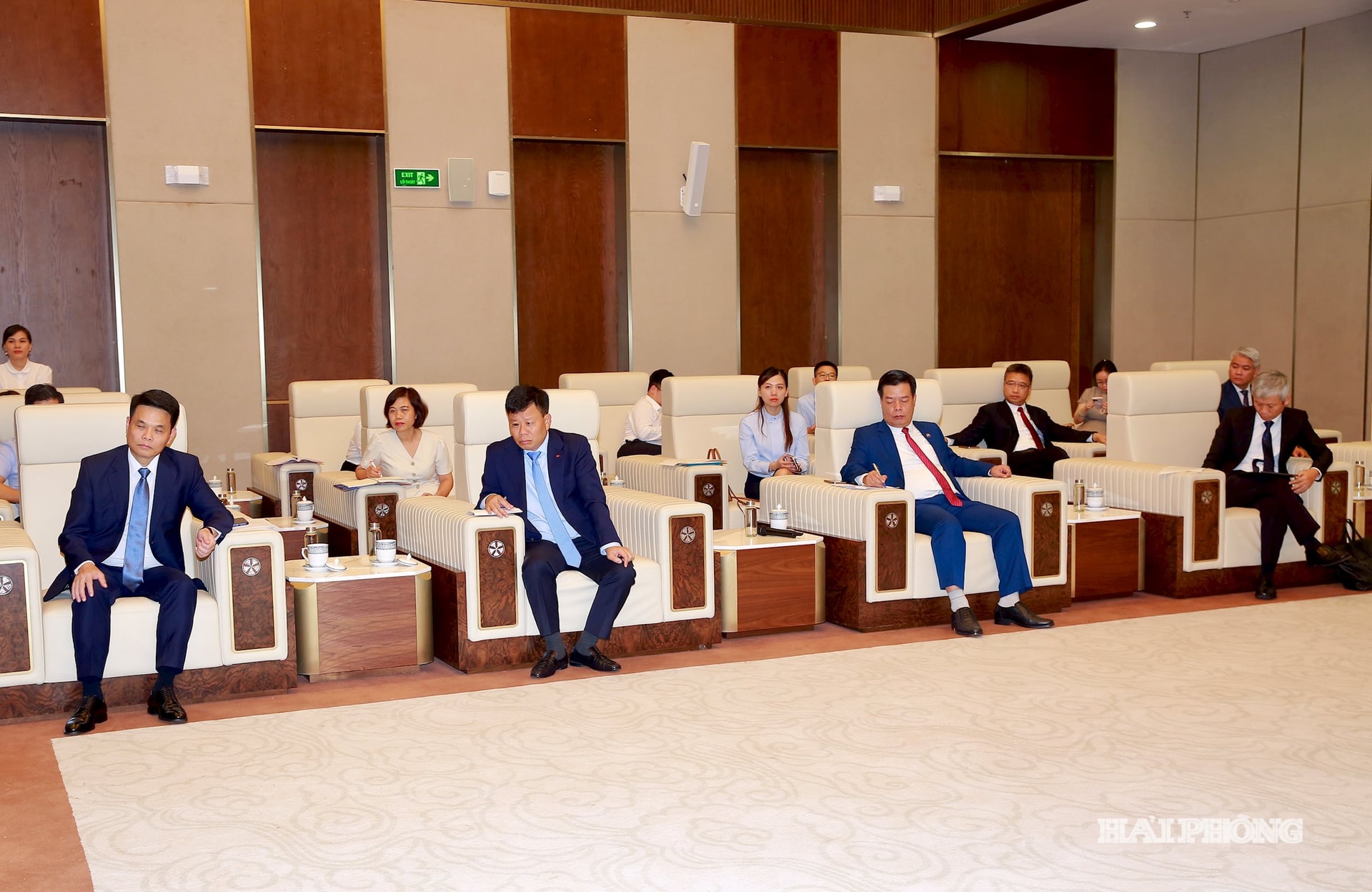 Các đại biểu dự cuộc làm việc