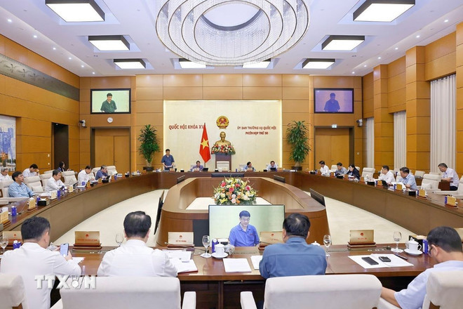 Quang cảnh phiên họp. (Ảnh: Doãn Tấn/TTXVN) ttxvn-ubtv-quoc-hoi-cho-y-ve-luat-quy-hoach-sua-doi-va-mot-so-luat-quan-trong-1410-2.jpg