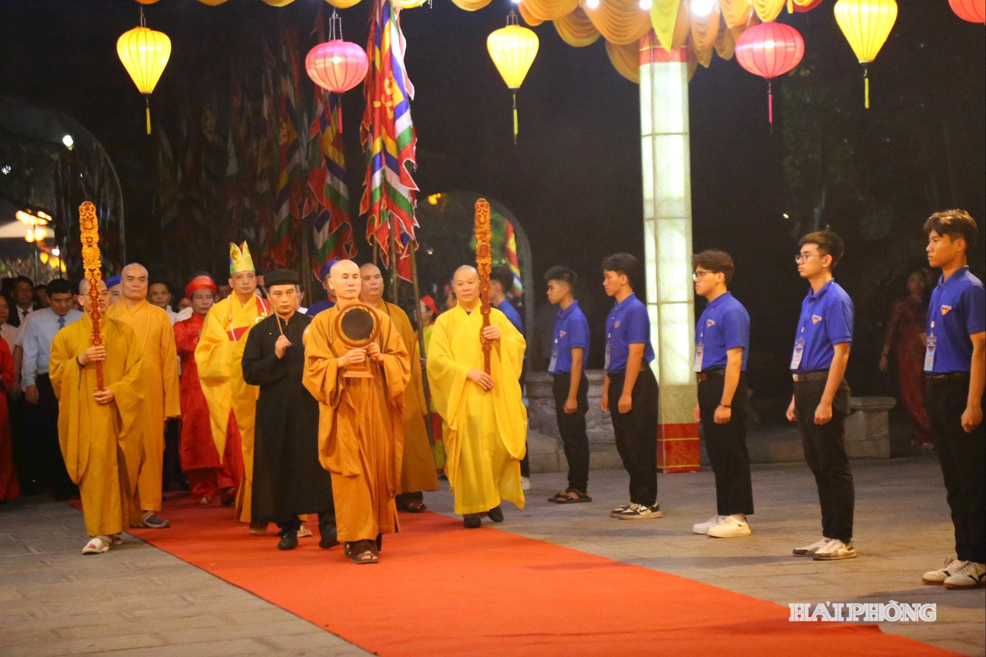 Đoàn Trường Đại học Sao Đỏ huy động 150 đoàn viên thanh niên tình nguyện tham gia hỗ trợ, phục vụ Lễ hội mùa thu Côn Sơn - Kiếp Bạc năm 2025.