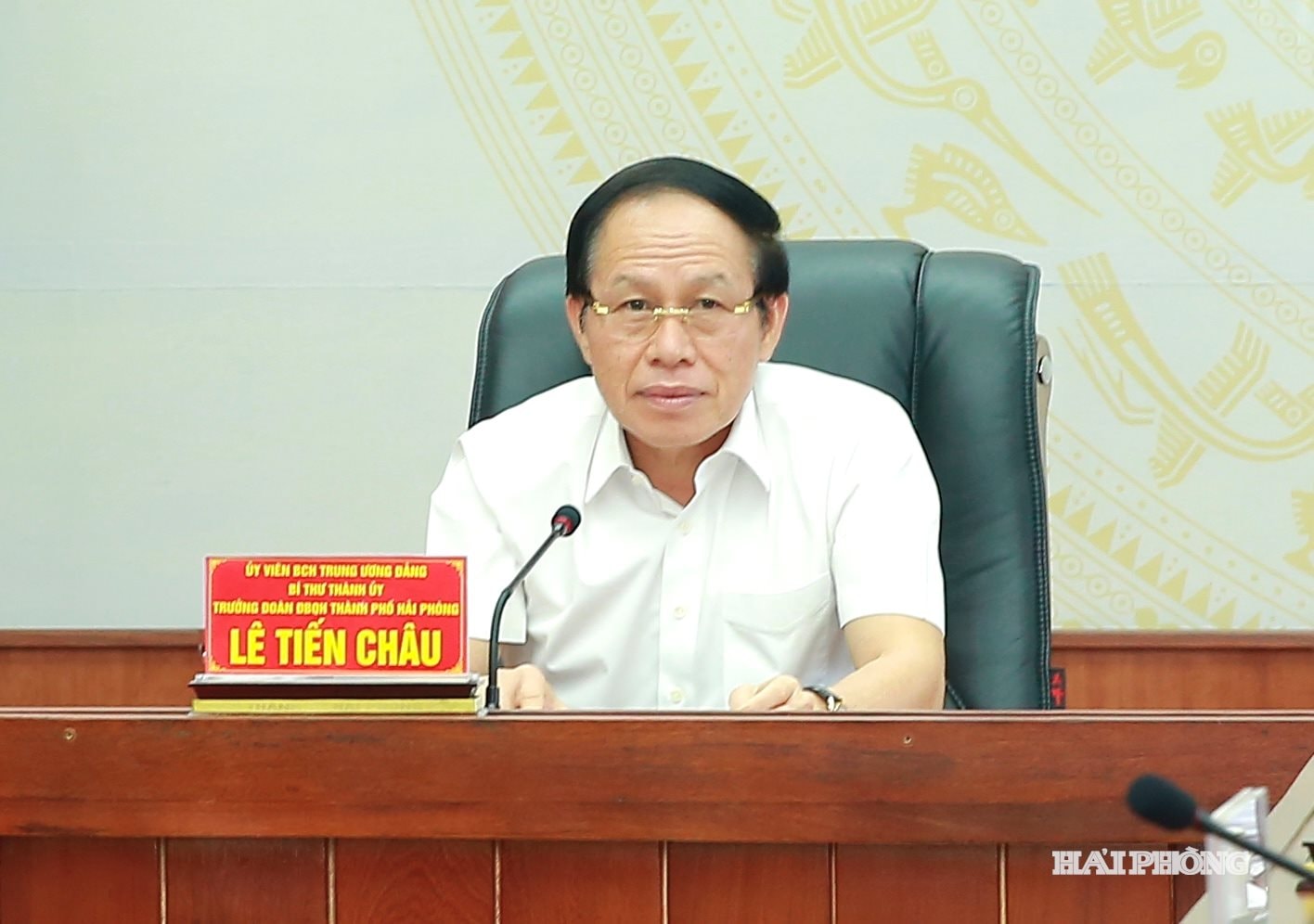 Đồng chí Lê Tiến Châu, Uỷ viên Trung ương Đảng, Bí thư Thành uỷ, Trưởng đoàn đại biểu Quốc hội Hải Phòng chủ trì cuộc họp.
