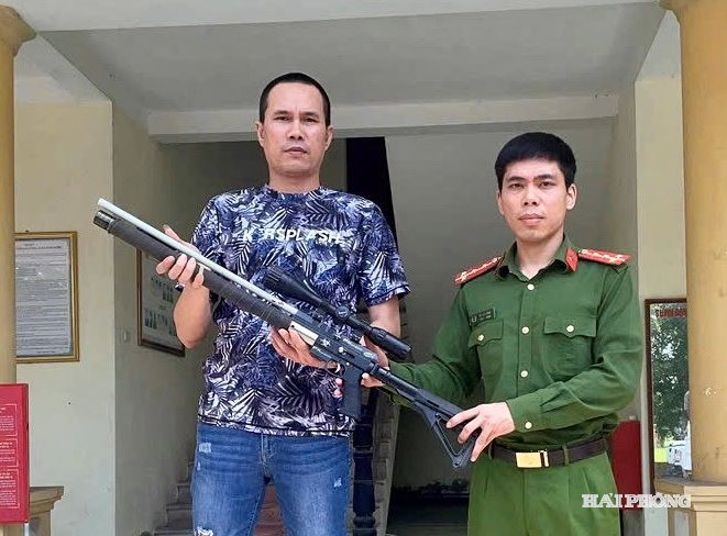 giao-nop-vu-khi-nam-an-phu.jpg