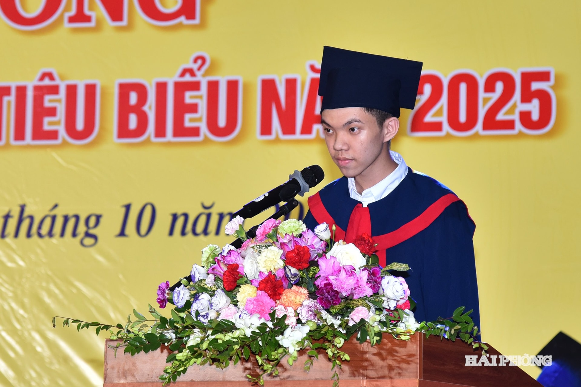 Em Trịnh Hiếu Đăng, lớp 11B1 Trường THPT Trần Hưng Đạo đại diện các học sinh được biểu dương chia sẻ: “