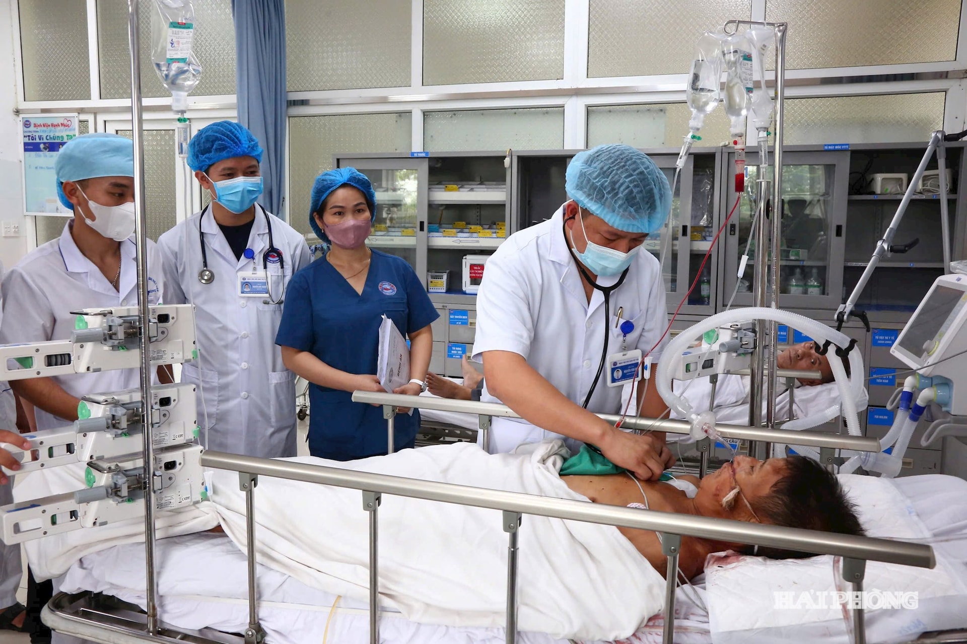 Utöver sina specialiserade prestationer, inklusive öppen hjärtkirurgi, cochleaimplantat, extremitetsreinstallationer och njurtransplantationer, är Viet Tiep Hospital också ett ledande heltäckande onkologiskt center. Dess tre onkologiska enheter behandlar 700–800 patienter och tillämpar multimodala behandlingar som kemoterapi, strålbehandling och kirurgi, vilket ger hopp och förlänger livet till tusentals cancerpatienter.