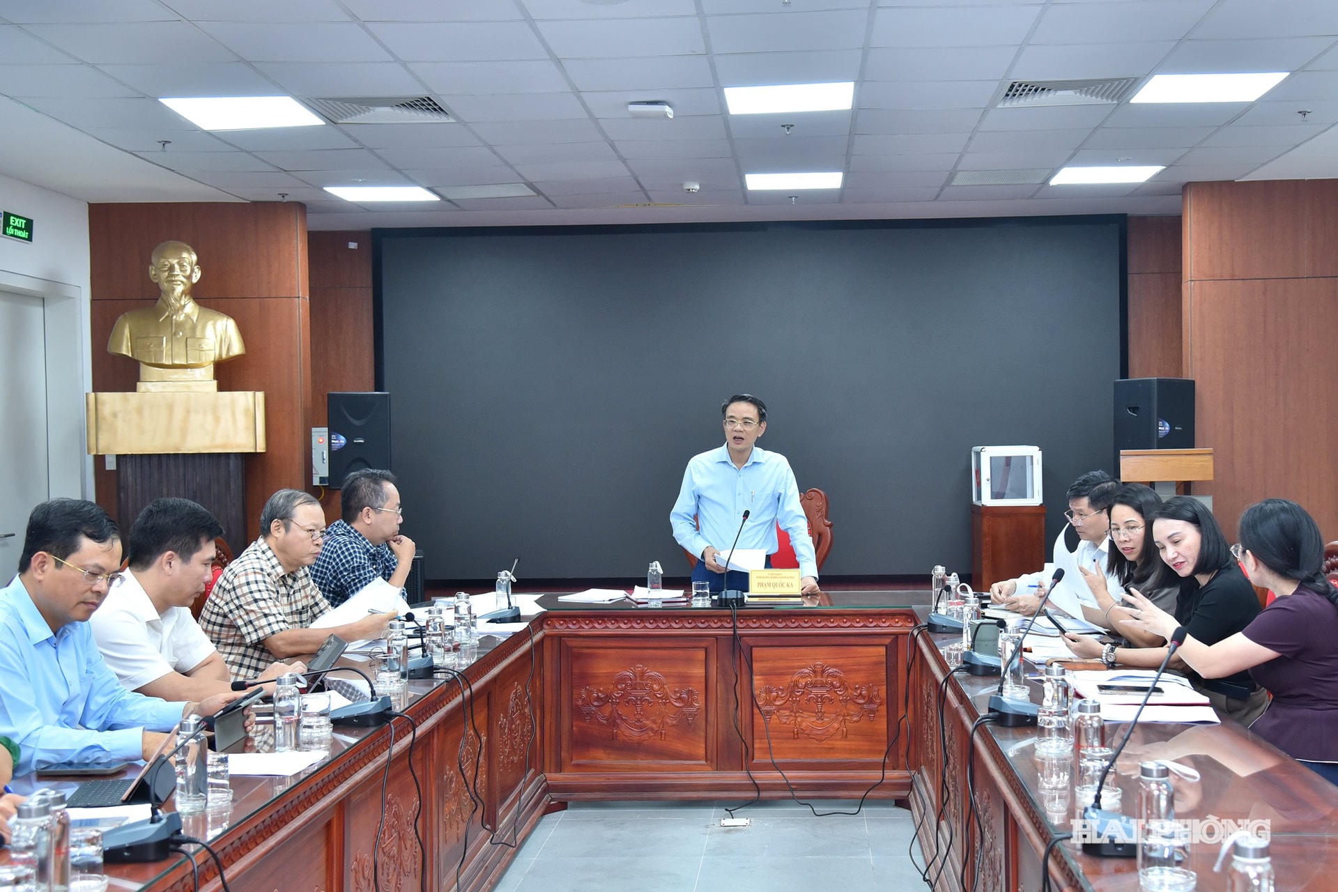 Lãnh đạo Ban Pháp chế HĐND thành phố phát biểu tại cuộc làm việc với Sở Nội vụ.