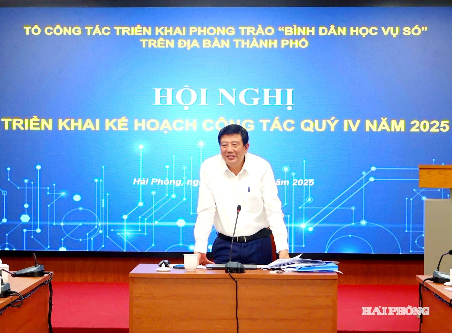 Đồng chí Nguyễn Quang Phúc, Ủy viên BTV Thành ủy, Trưởng ban Tuyên giáo và Dân vận chủ trì hội nghị