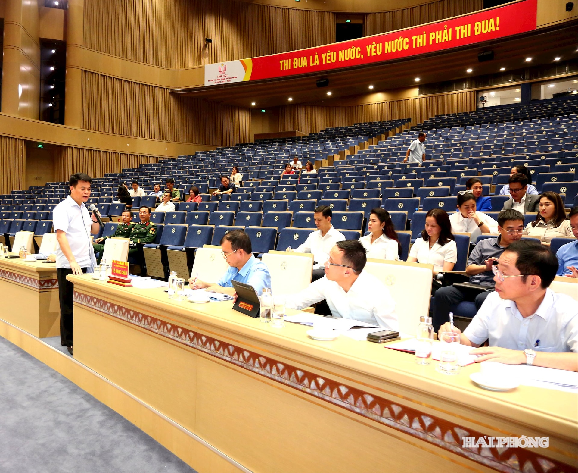 Đồng chí Lê Ngọc Châu, Phó bí thư Thành ủy, Chủ tịch UBND thành phố cùng các Bạn, Ngành tổng duyệt chương trình Đại hội Thi đua yêu nước thành phố Hải Phòng