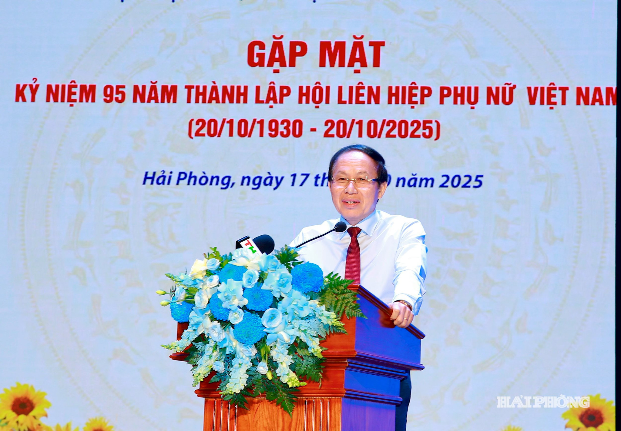 Đồng chí Lê Tiến Châu, Uỷ viên Trung ương Đảng, Bí thư Thành uỷ, Trưởng đoàn đại biểu Quốc hội Hải Phòng phát biểu chỉ đạo hội nghị.