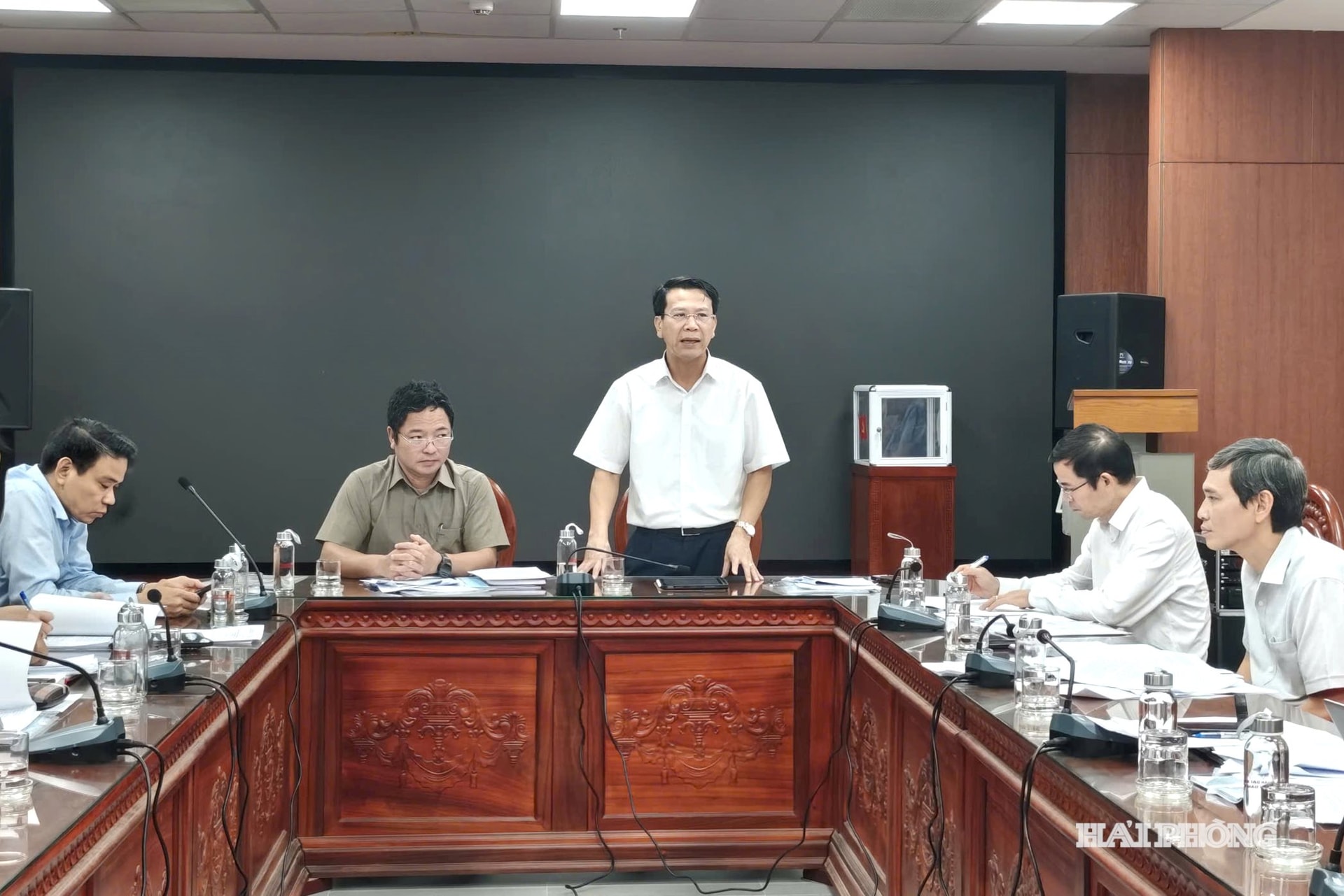 Đồng chí Bùi Đức Quang, Phó chủ tịch HĐND thành phố phát biểu tại cuộc làm việc.