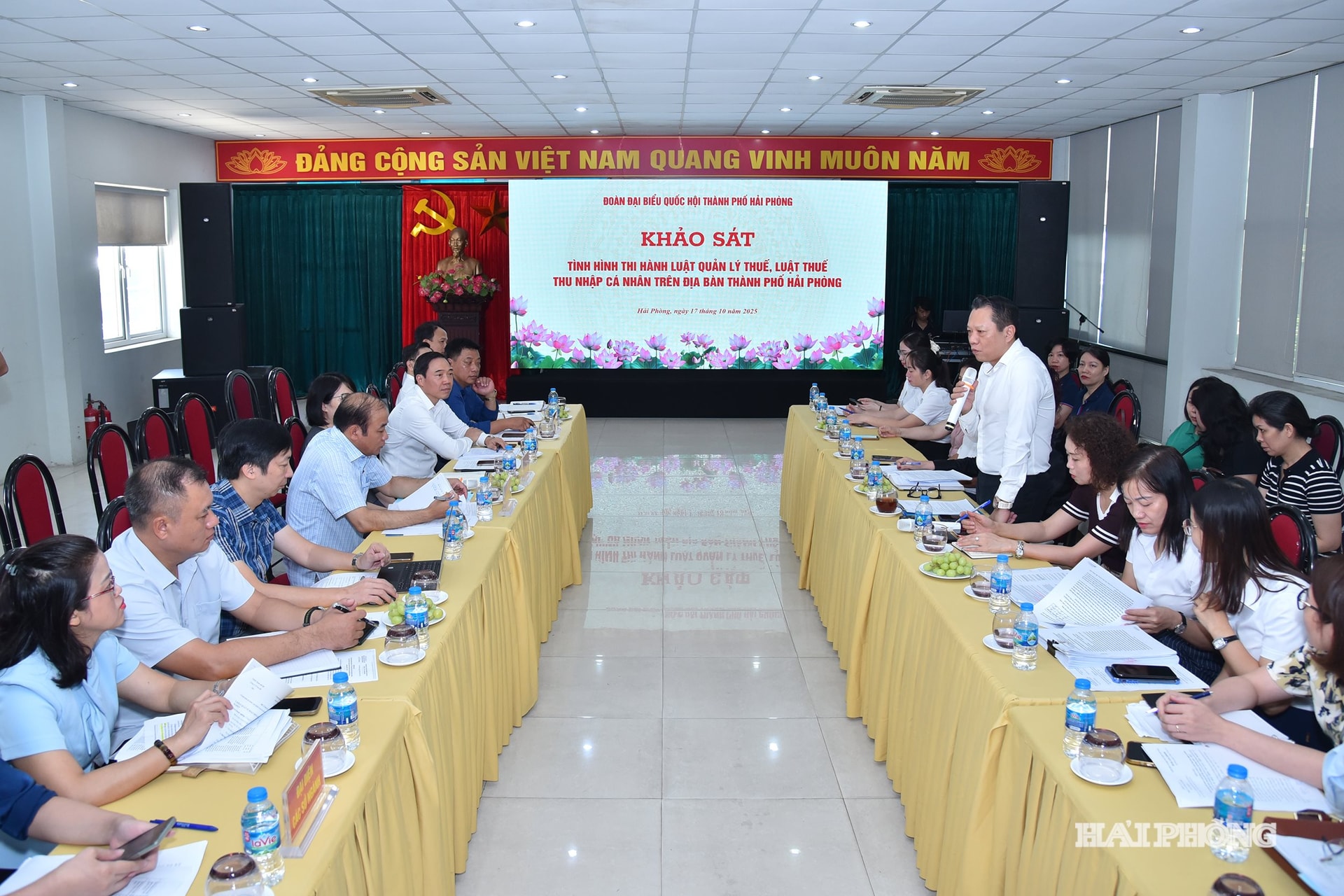 Quang cảnh cuộc làm việc
