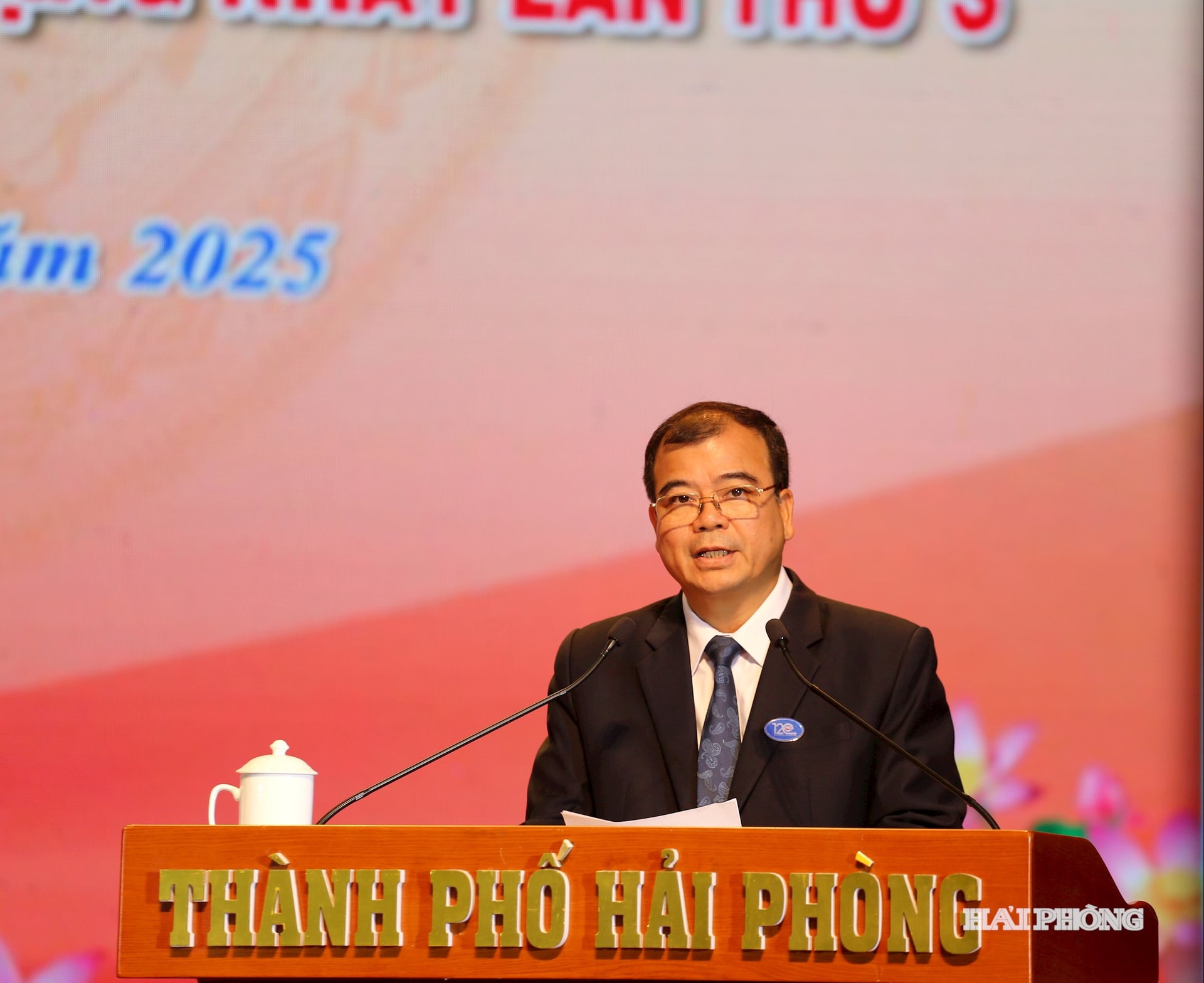 Nguyễn Minh Hung elvtárs, a Városi Népi Bizottság alelnöke felszólalt.