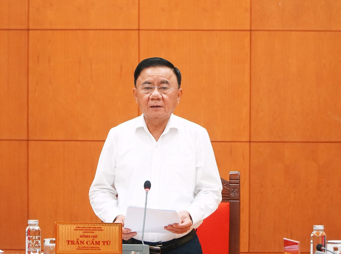 tran cam tu