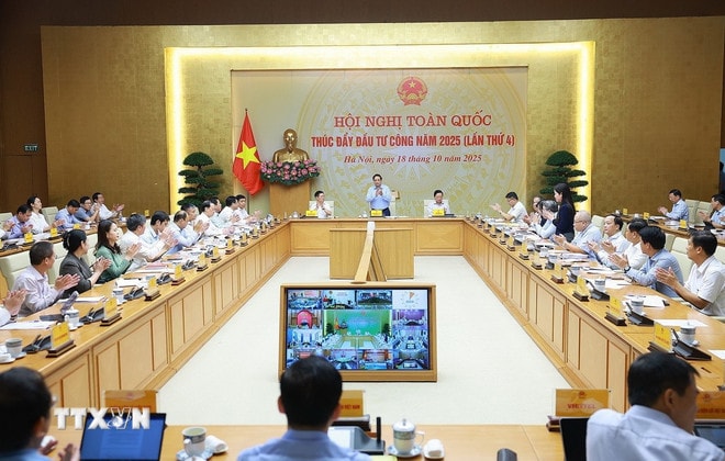 ttxvn-1810-thu-tuong-dau-tu-cong-2.jpg