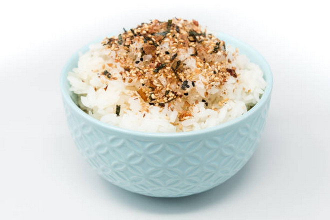 Cơm rắc vừng rất ngon miệng. (Ảnh: iStock) com-rac-vung.jpg