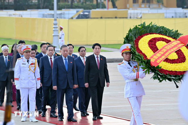 dai-bieu-quoc-hoi-vao-lang-vieng.jpg