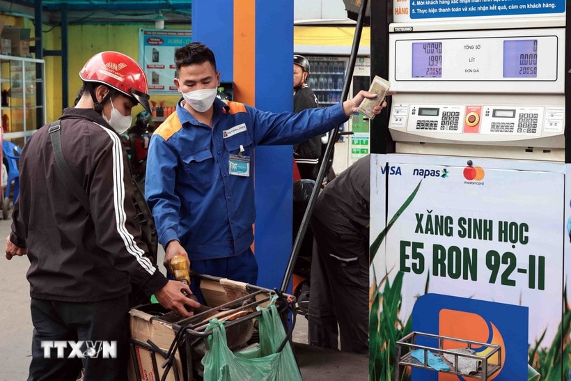 Một điểm kinh doanh xăng dầu Petrolimex Trần Quang Khải, Hà Nội. (Ảnh: Trần Việt/TTXVN)
