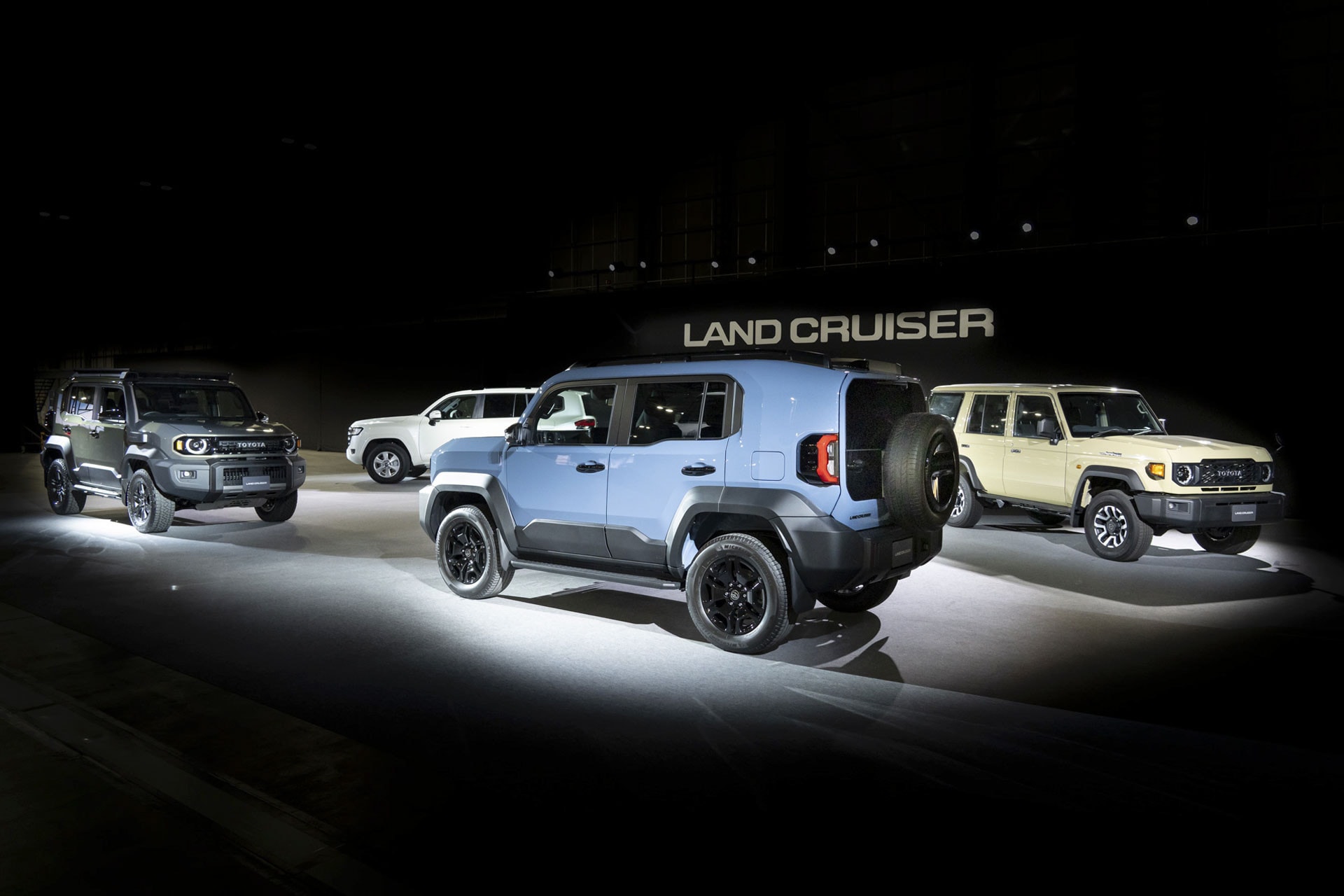Toyota Land Cruiser FJ (12).jpg