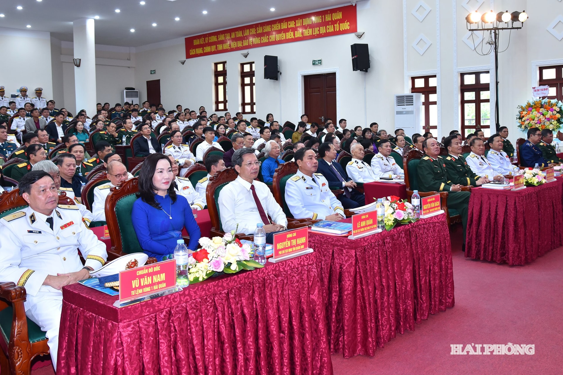 Các đại biểu dự lễ kỷ niệm.
