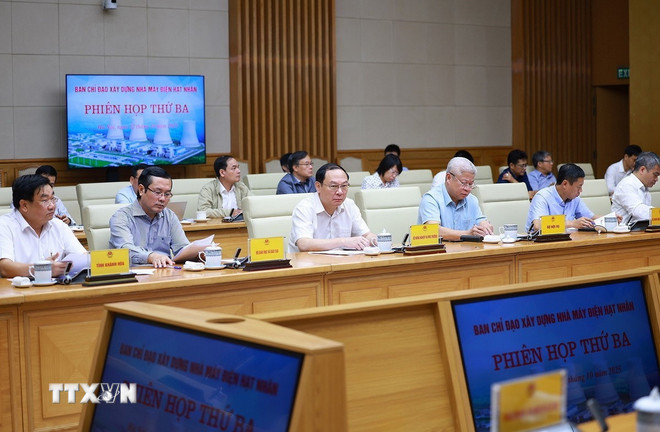 Các đại biểu tham dự phiên họp lần thứ ba của Ban Chỉ đạo xây dựng nhà máy điện hạt nhân. (Ảnh: Dương Giang/TTXVN) ttxvn-thu-tuong-chu-tri-phien-hop-lan-thu-ba-cua-bcd-xay-dung-nha-may-dien-hat-nhan-5.jpg