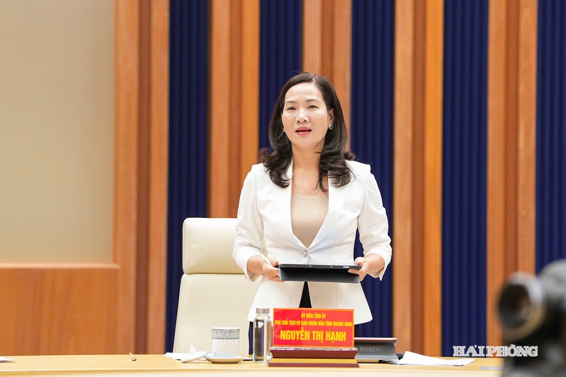 Đồng chí Nguyễn Thị Hạnh, Phó chủ tịch UBND tỉnh Quảng Ninh phát biểu tại cuộc làm việc.