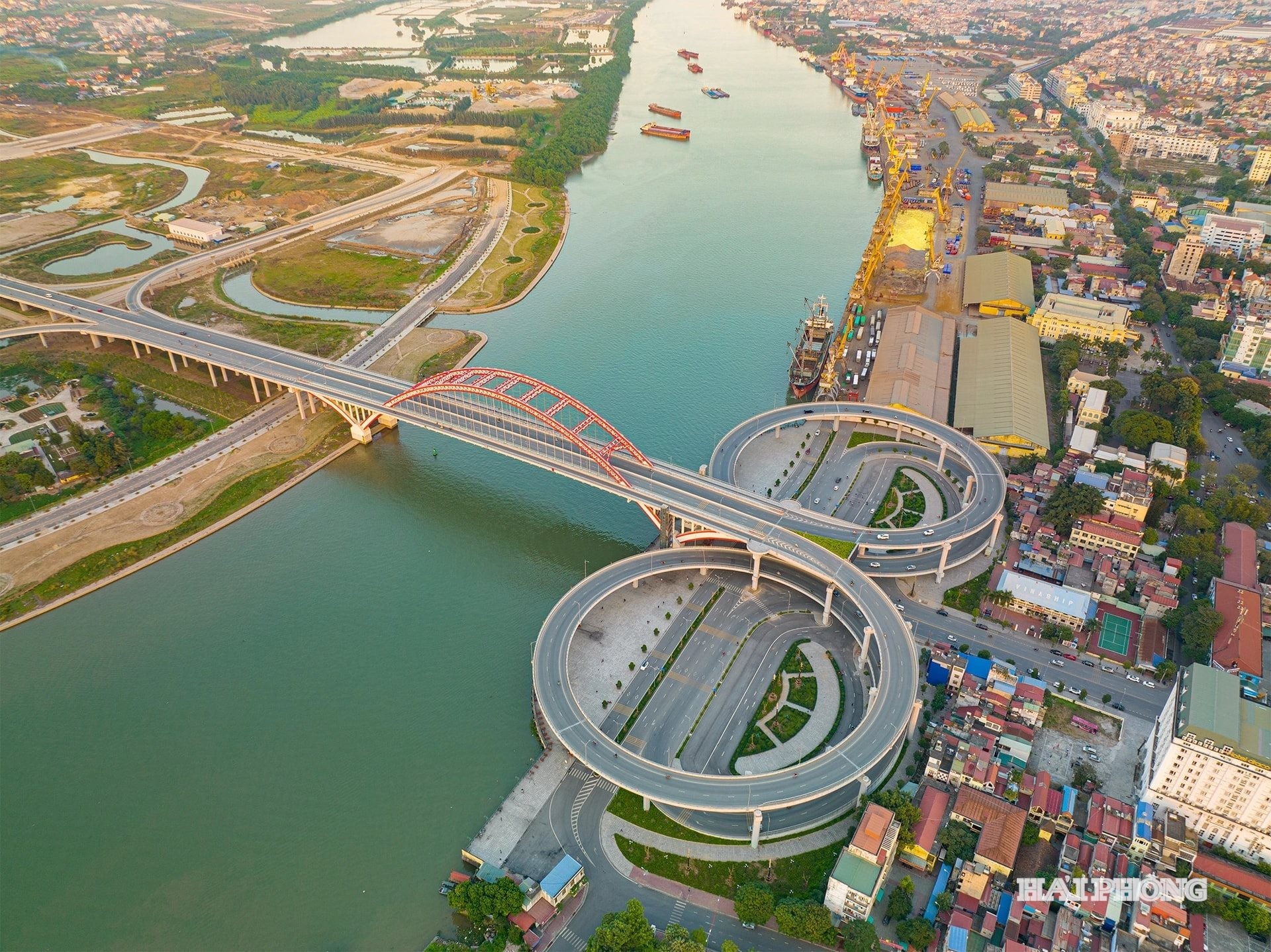 hoang-van-thu.jpg