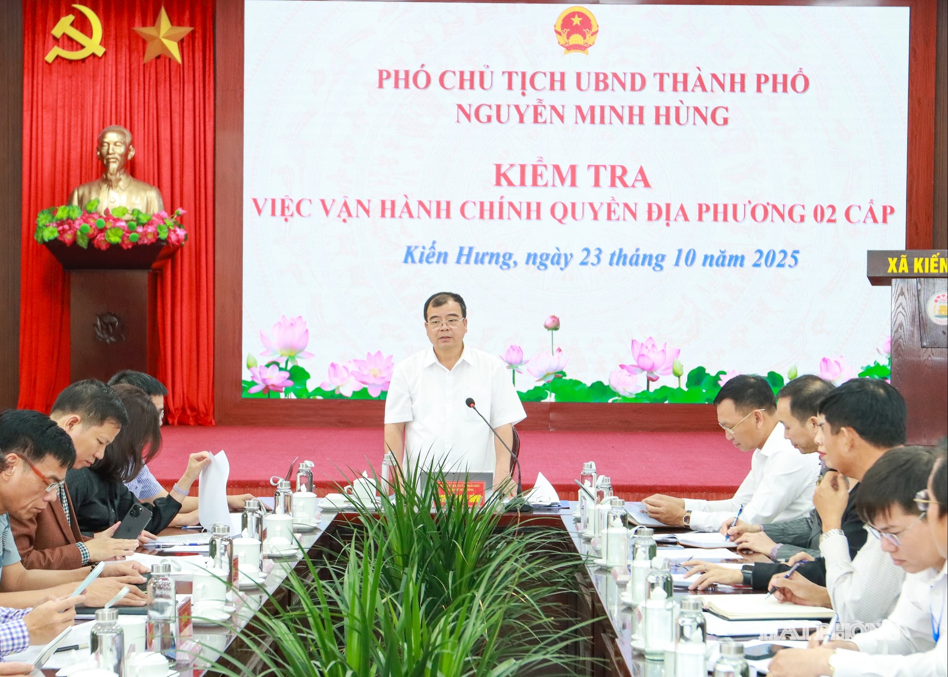 Quang cảnh buổi làm việc tại xã Kiến Hưng.