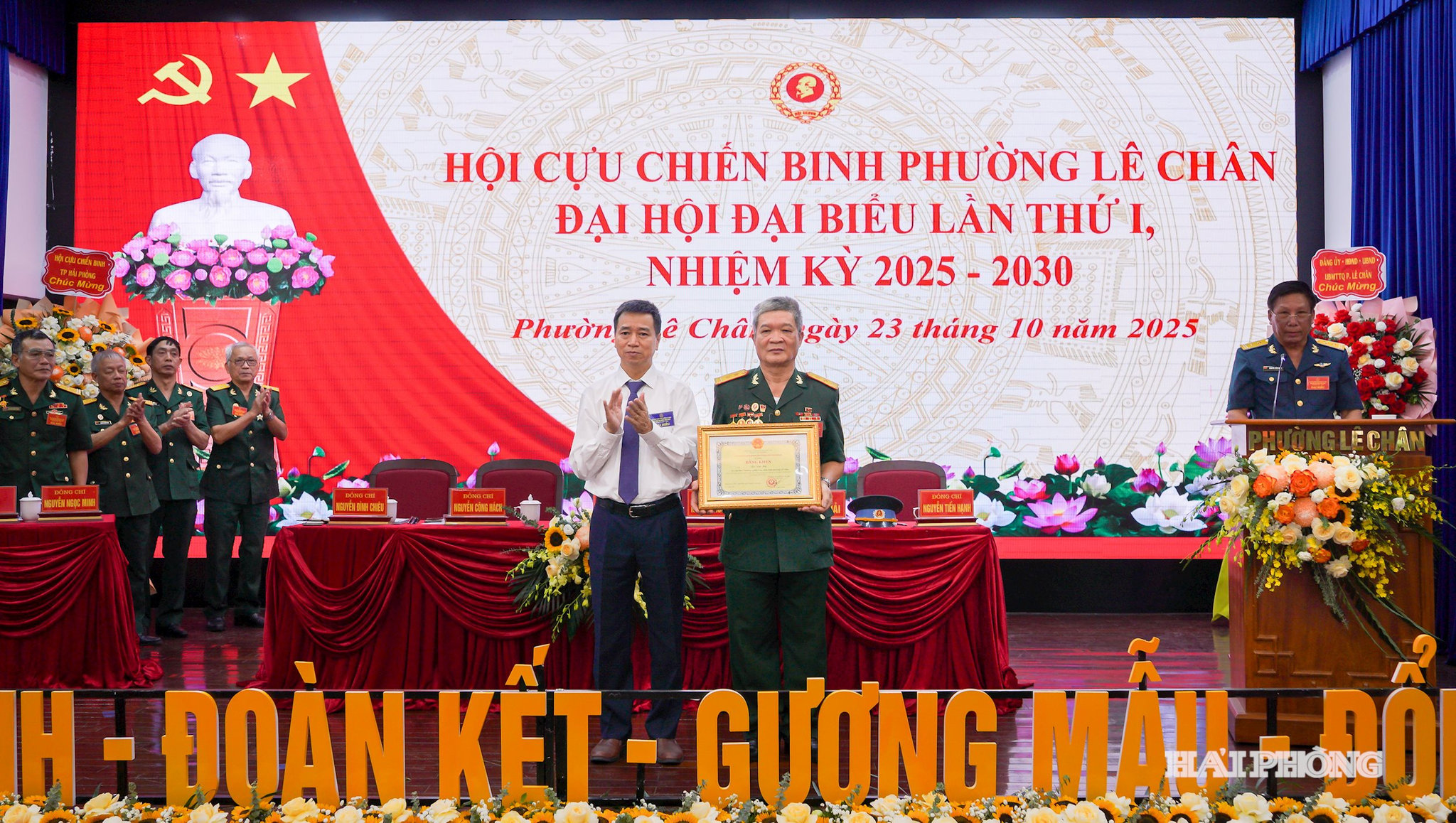 hoi-cuu-chien-binh-le-chan2.jpg