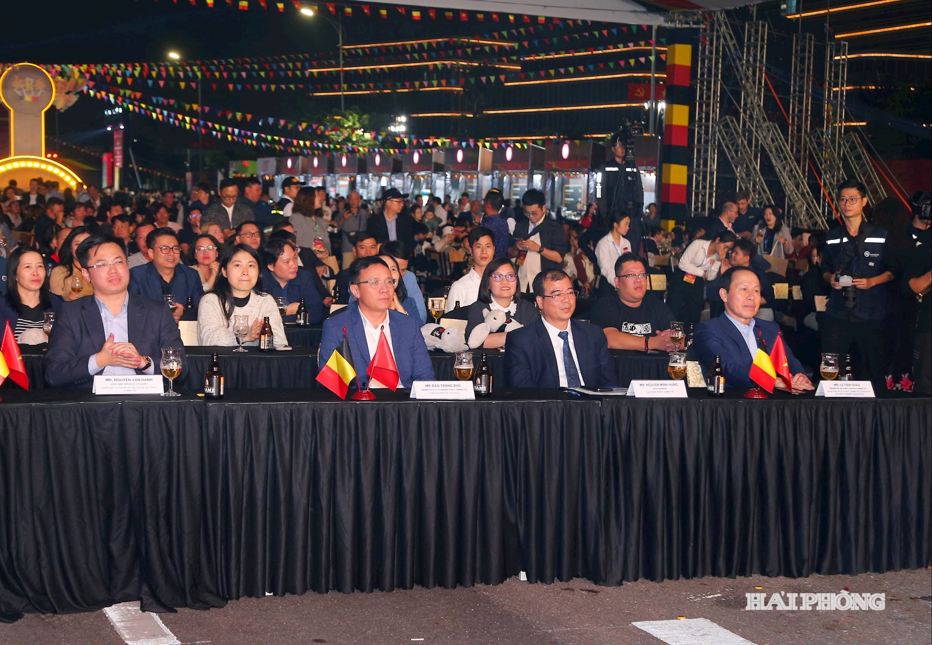 ສະຫາຍ ເລຕຽນເຈົາ, ກຳມະການສູນກາງພັກ, ເລຂາຄະນະພັກນະຄອນ ພ້ອມດ້ວຍບັນດາຜູ້ແທນເຂົ້າຮ່ວມພິທີໄຂງານບຸນວັດທະນະທຳ ແລະ ປຸງແຕ່ງອາຫານ ແບນຊິກ 2025.