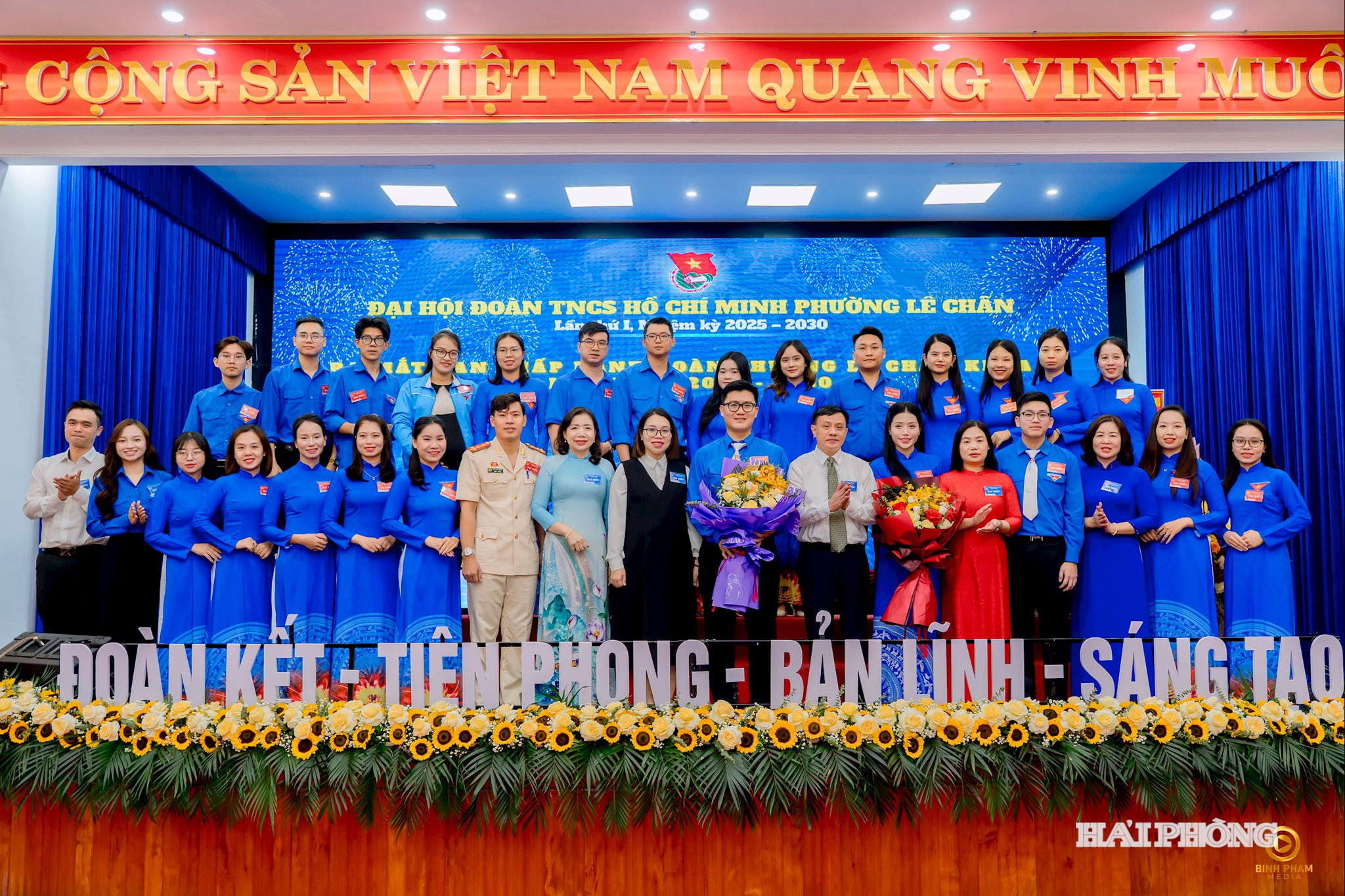 doan-phuong-le-chan1.jpg