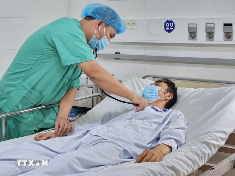Kiểm tra sức khỏe bệnh nhân ghép thận. (Ảnh: Mai Trang/TTXVN)