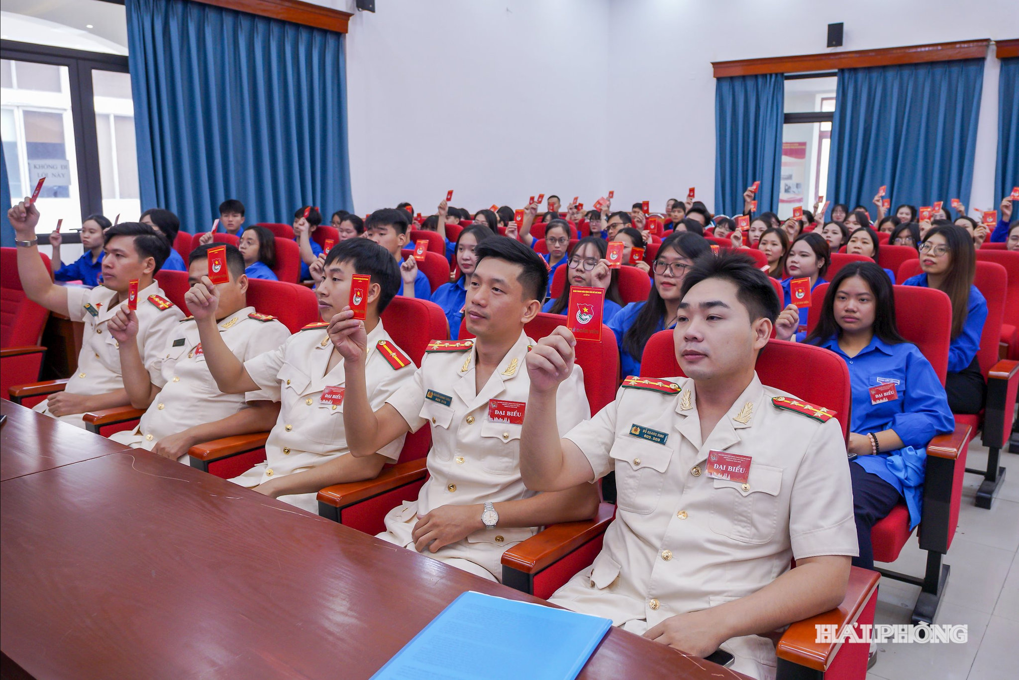 doan-phuong-le-chan3.jpg