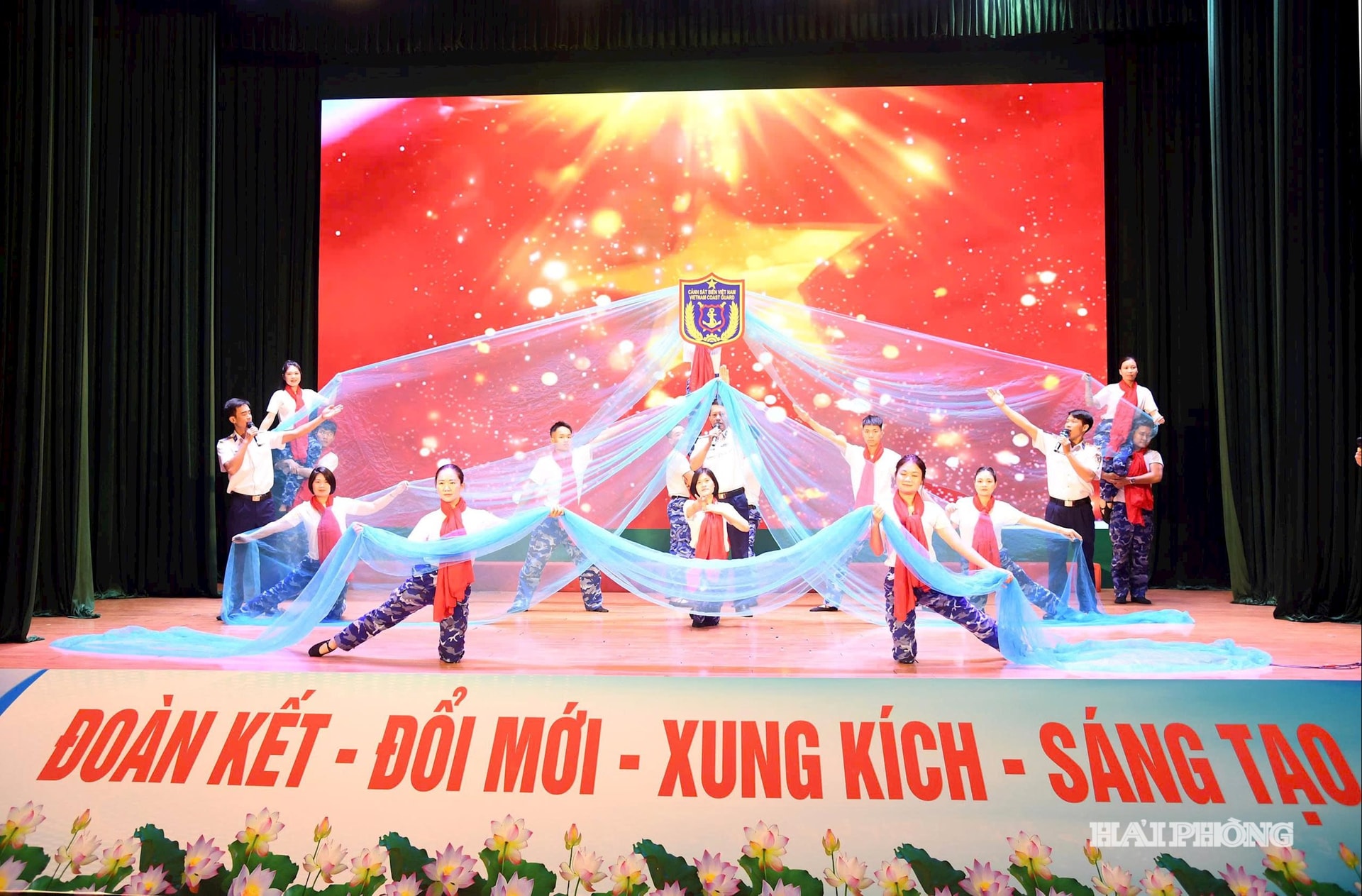 Văn nghệ xung kích chào mừng Hội nghị