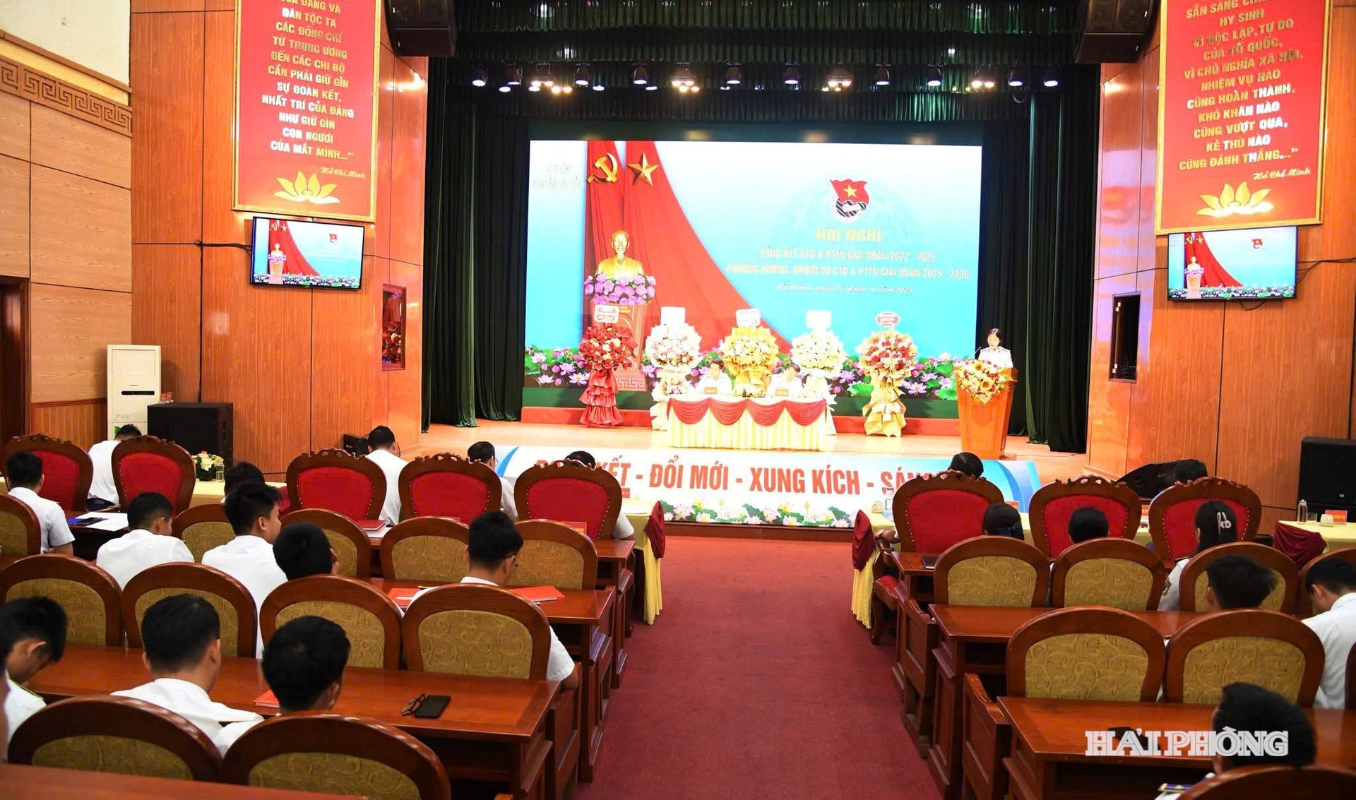 Quang cảnh hội nghị