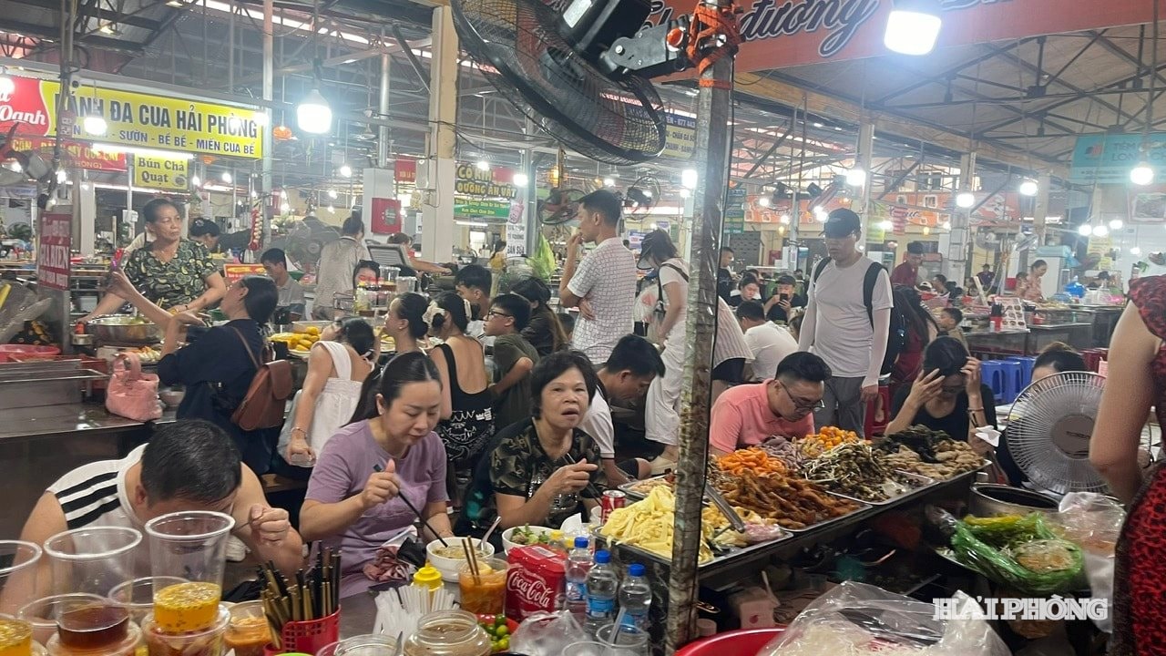 Chợ Cát Bi được xem là một trong những địa điểm khách du lịch tham gia foodtour muốn tới.