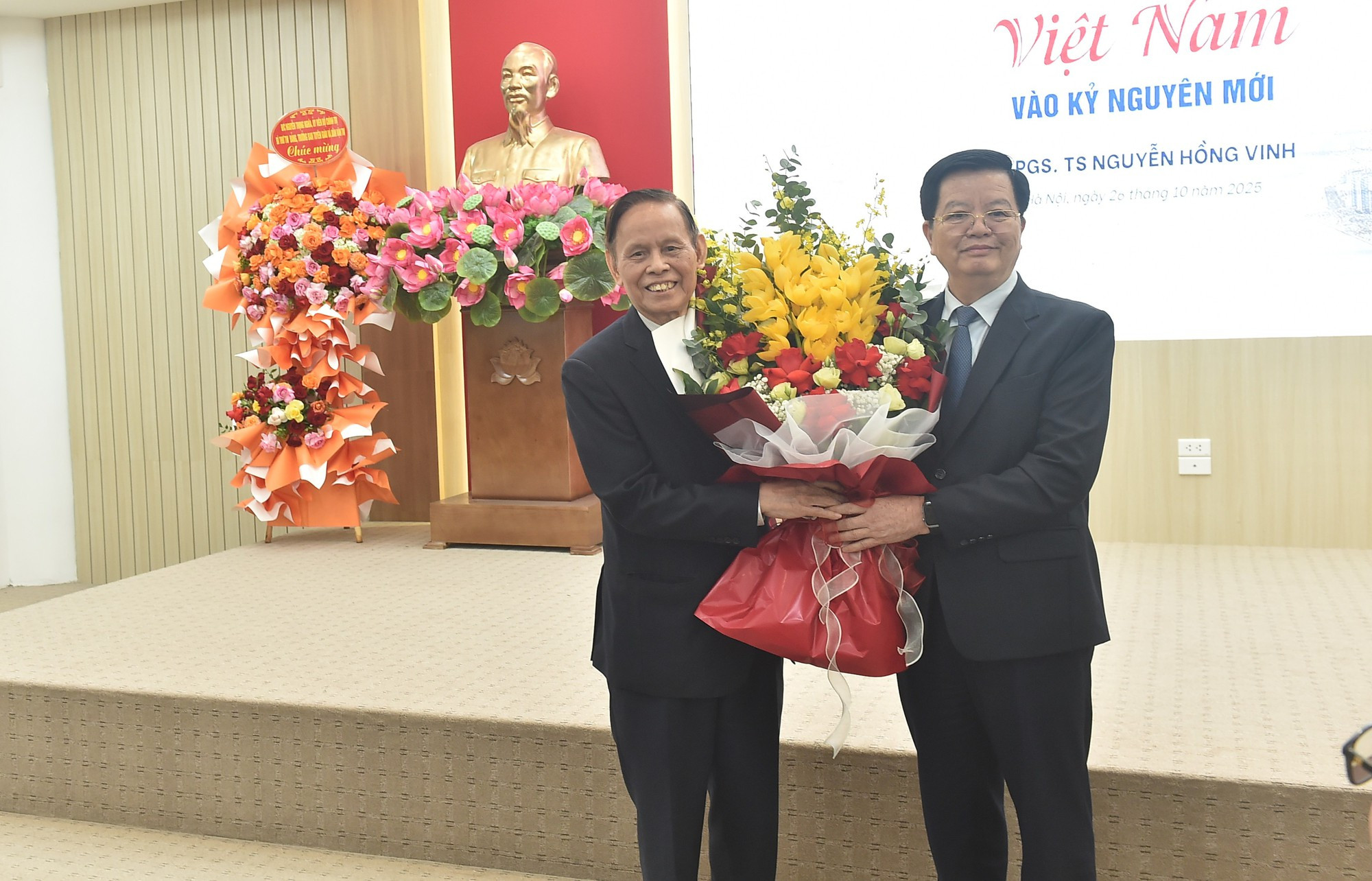 Ra mắt cuốn sách 'Con người Việt Nam vào kỷ nguyên mới'- Ảnh 1. Ra mắt cuốn sách 'Con người Việt Nam vào kỷ nguyên mới'- Ảnh 1.