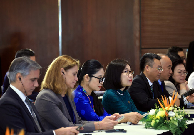 Các đại biểu tham gia buổi họp báo. (Ảnh: Tuấn Anh/TTXVN) vna-potal-hop-bao-quoc-te-thong-bao-ket-qua-le-mo-ky-cong-uoc-ha-noi-8365042.jpg