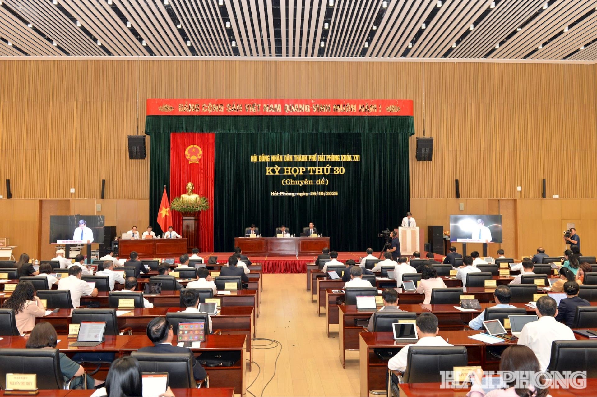 HĐND thành phố sẽ xem xét, quyết định 9 nội dung để cụ thể hoá Nghị quyết số 226 ngày 27/6/2025 của Quốc hội về thí điểm một số cơ chế, chính sách đặc thù phát triển thành phố Hải Phòng. Ảnh: PHAN TUẤN
