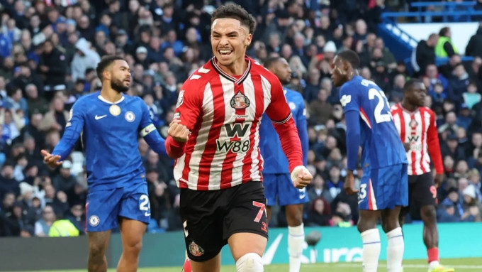 Talbi mừng bàn ấn định chiến thắng 2-1 cho Sunderland, trên sân Stamford Bridge, London, Anh hôm 25/10. Ảnh: Reuters