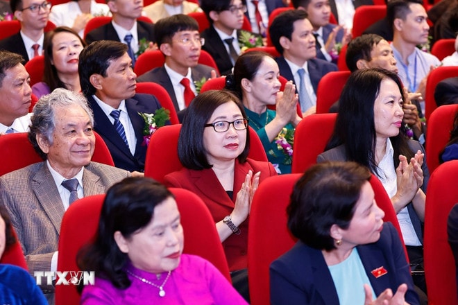 ttxvn-chu-tich-quoc-hoi-tran-thanh-man-du-le-trao-giai-nhan-tai-dat-viet-nam-2025-8367976-8.jpg