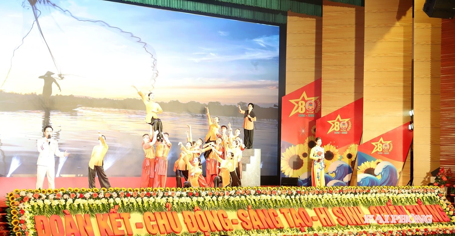 Tiết mục nghệ thuật tại chương trình 1