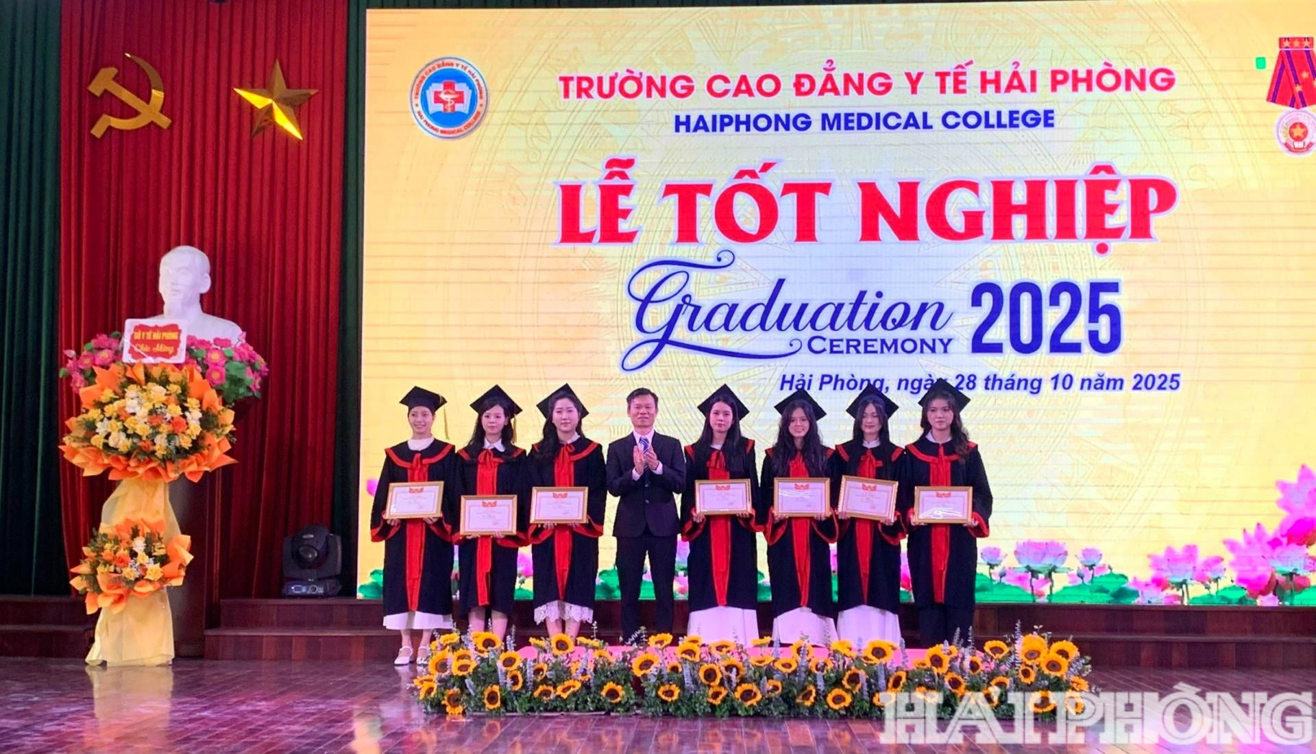 anh-tot-nghiep-2(1).jpg