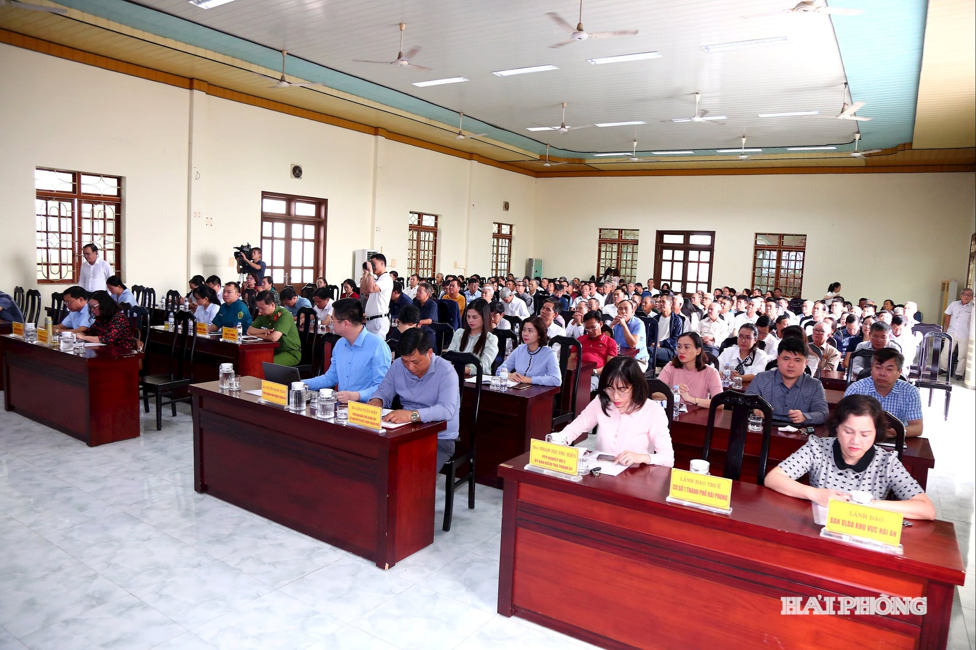 Hội nghị đối thoại trực tiếp giữa đồng chí bí thư Đảng ủy, Chủ tịch UBND phường Đông Hải với nhân dân năm 2025. Ảnh Đỗ Hiền
