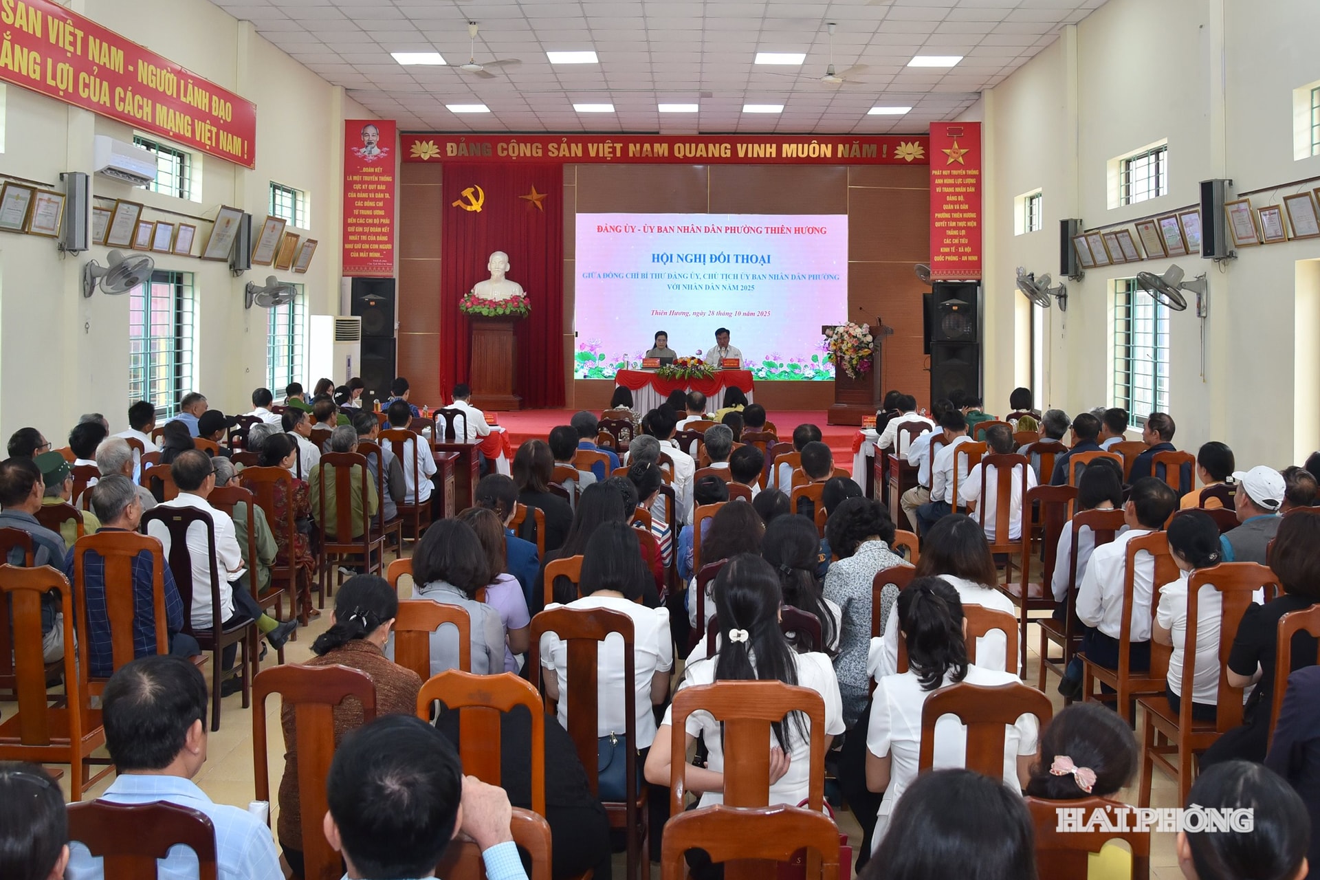 Quang cảnh hội nghị đối thoại.