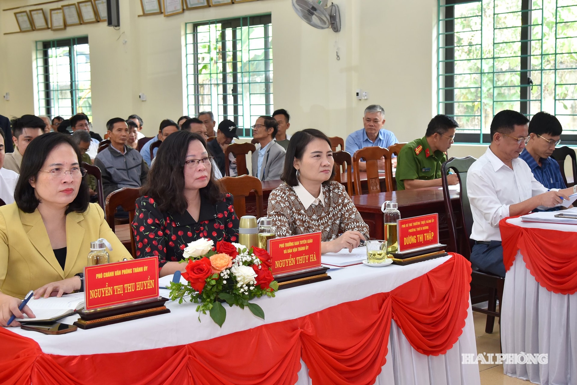 Các đại biểu dự hội nghị.