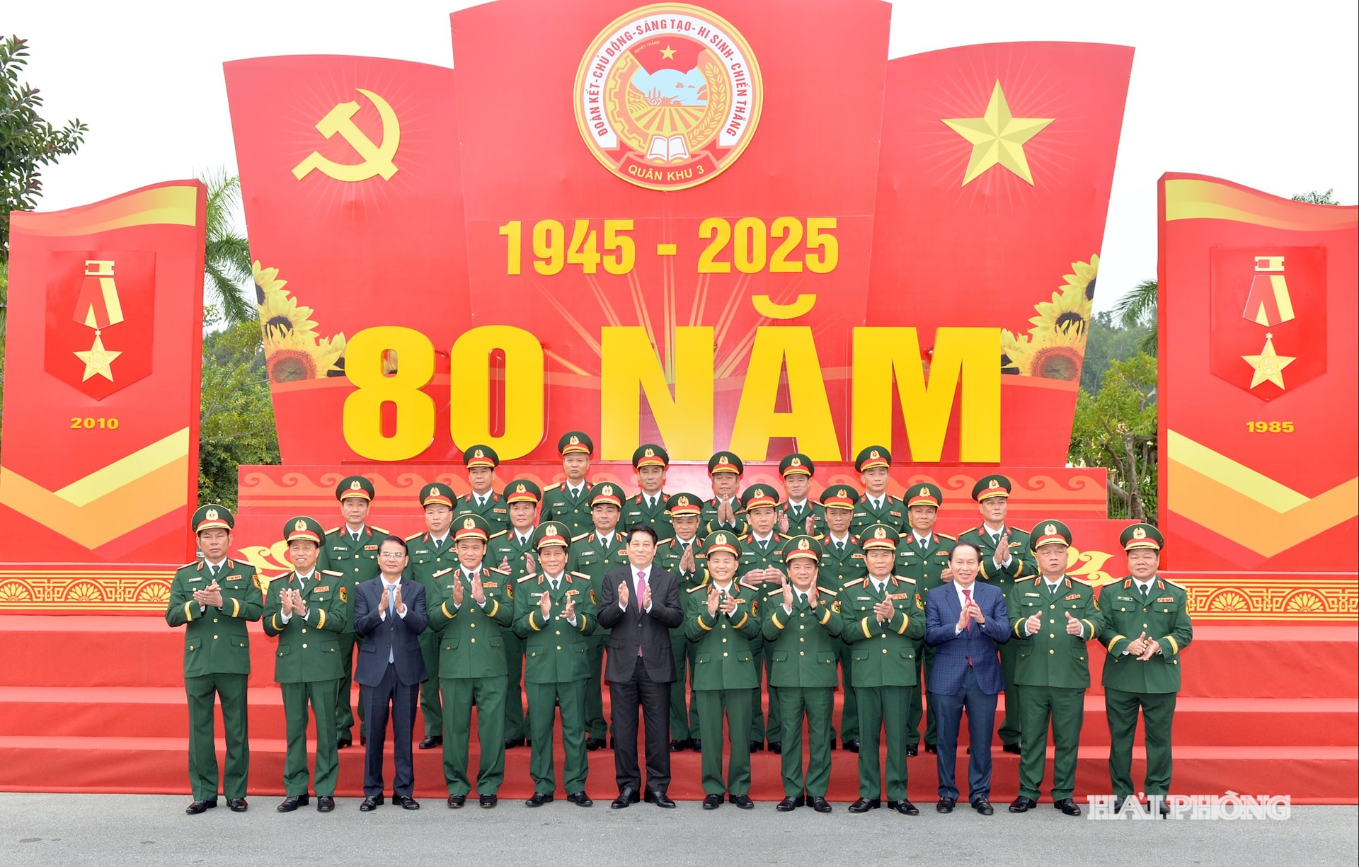 Đồng chí Lương Cường, Ủy viên Bộ Chính trị, Chủ tịch nước và các đại biểu tại lễ kỷ niệm.