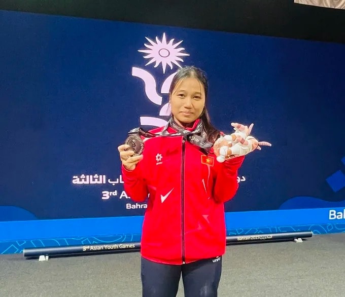 Nữ lực sĩ giành một lúc 2 huy chương cho Việt Nam tại Đại hội thể thao trẻ châu Á 2025 - Ảnh 1.