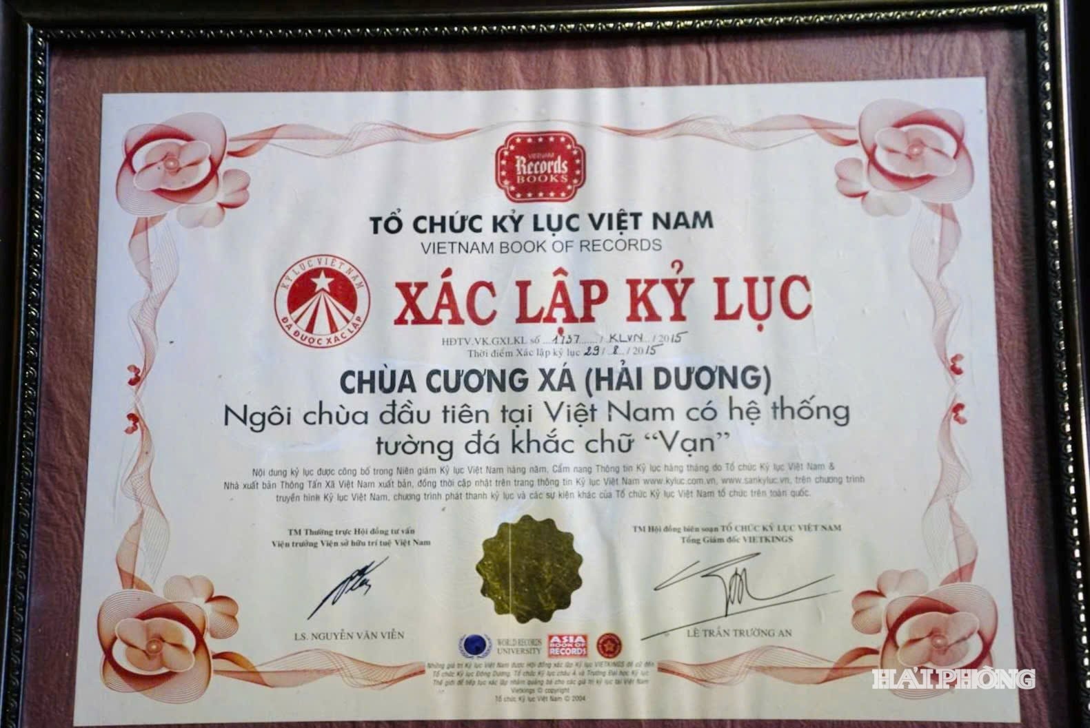 Chùa Cương Xá được Tổ chức Kỷ lục Việt Nam xác lập kỷ lục là “Ngôi chùa đầu tiên tại Việt Nam có hệ thống tường đá khắc chữ Vạn” vào năm 2015.