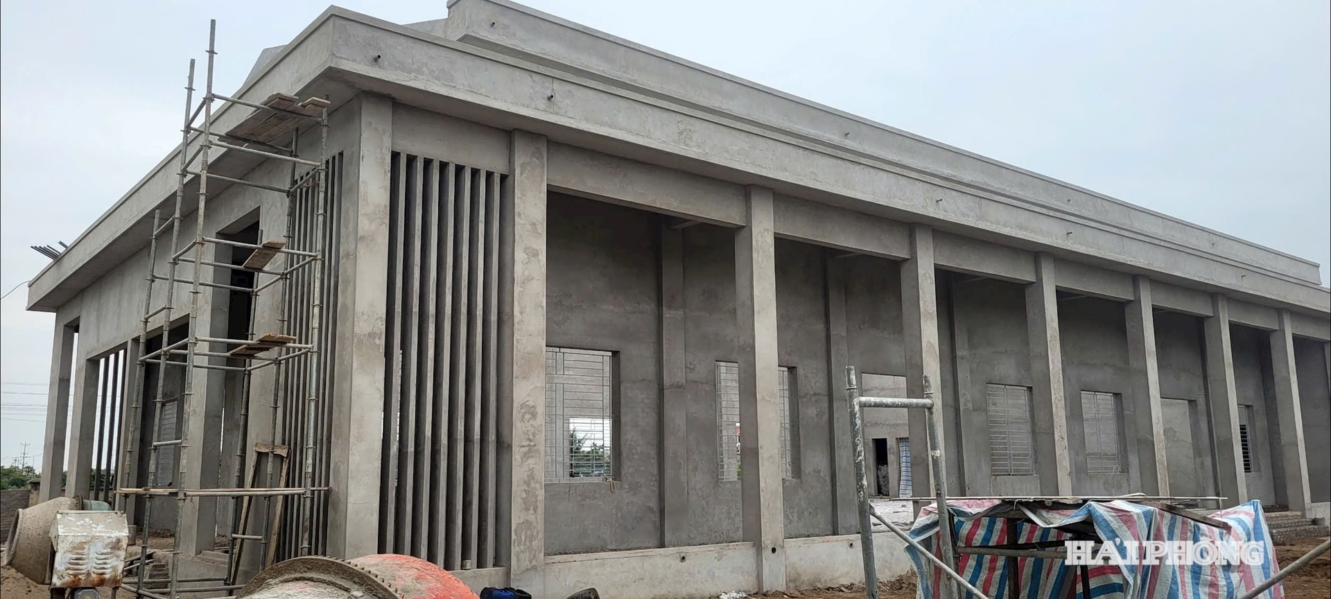 Multifunktionsbyggnaden för Ngu Doan Secondary School (Kien Hung kommun) strävar efter att stå färdig i början av 2026.