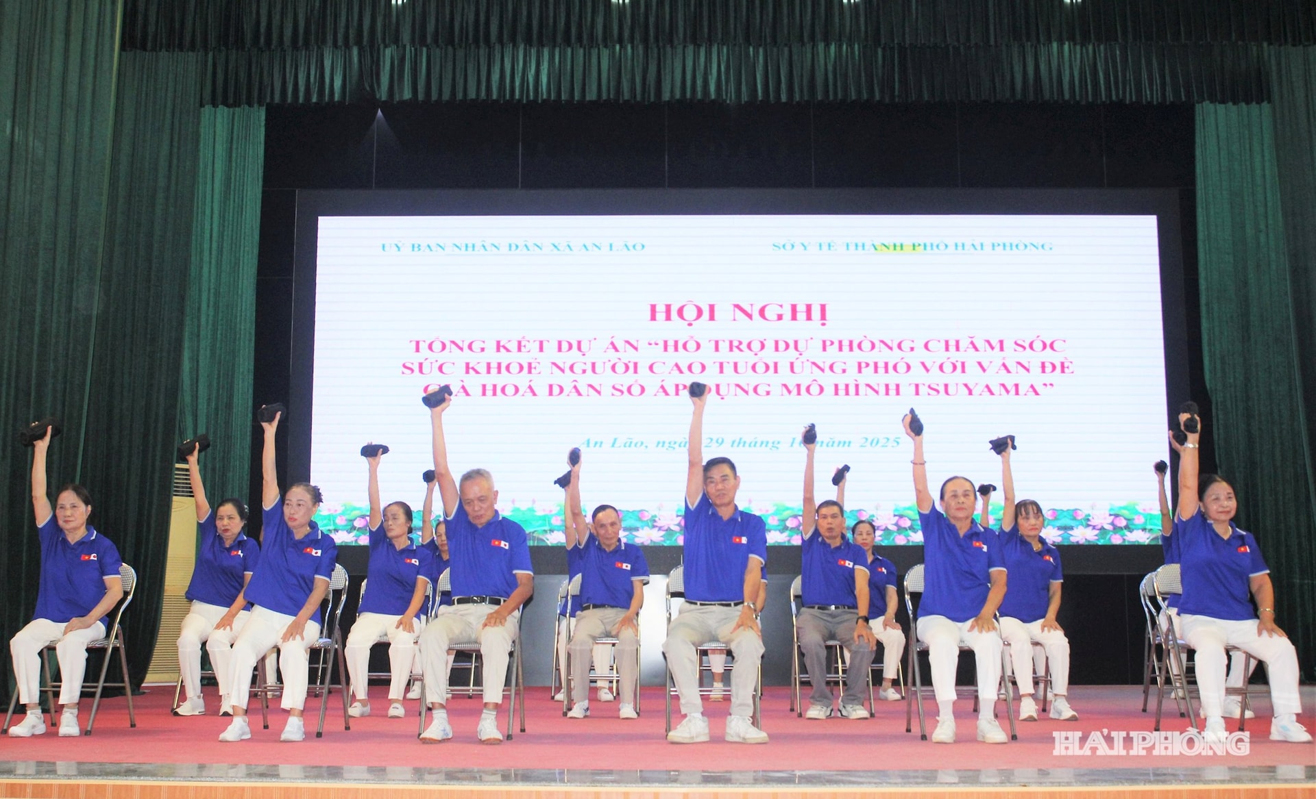 Latihan pencegahan jatuh untuk warga emas