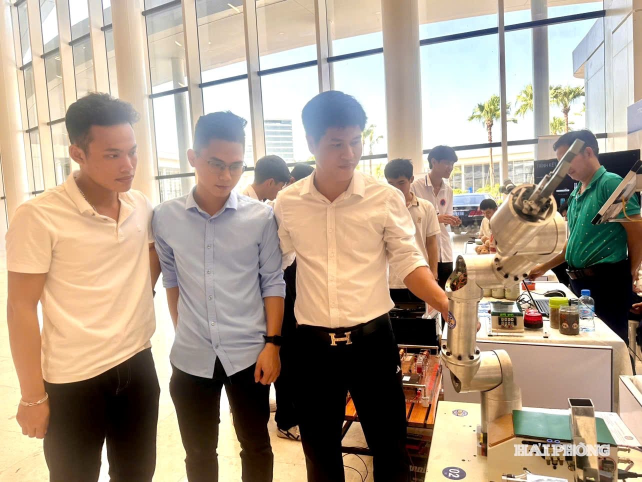 Các trường đại học trên địa bàn thành phố mang đến nhiều sản phẩm công nghệ tham gia Techfest HaiPhong năm 2025.